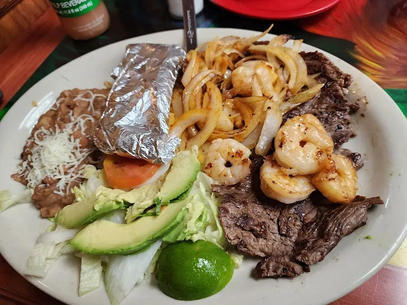 Interior de Taquería El Palenque