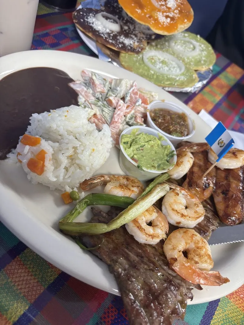 Interior de Taquería El Quetzal