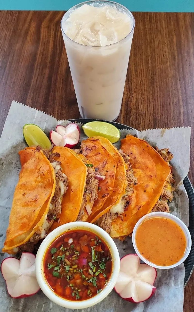 Interior de Two Angel's Tacos